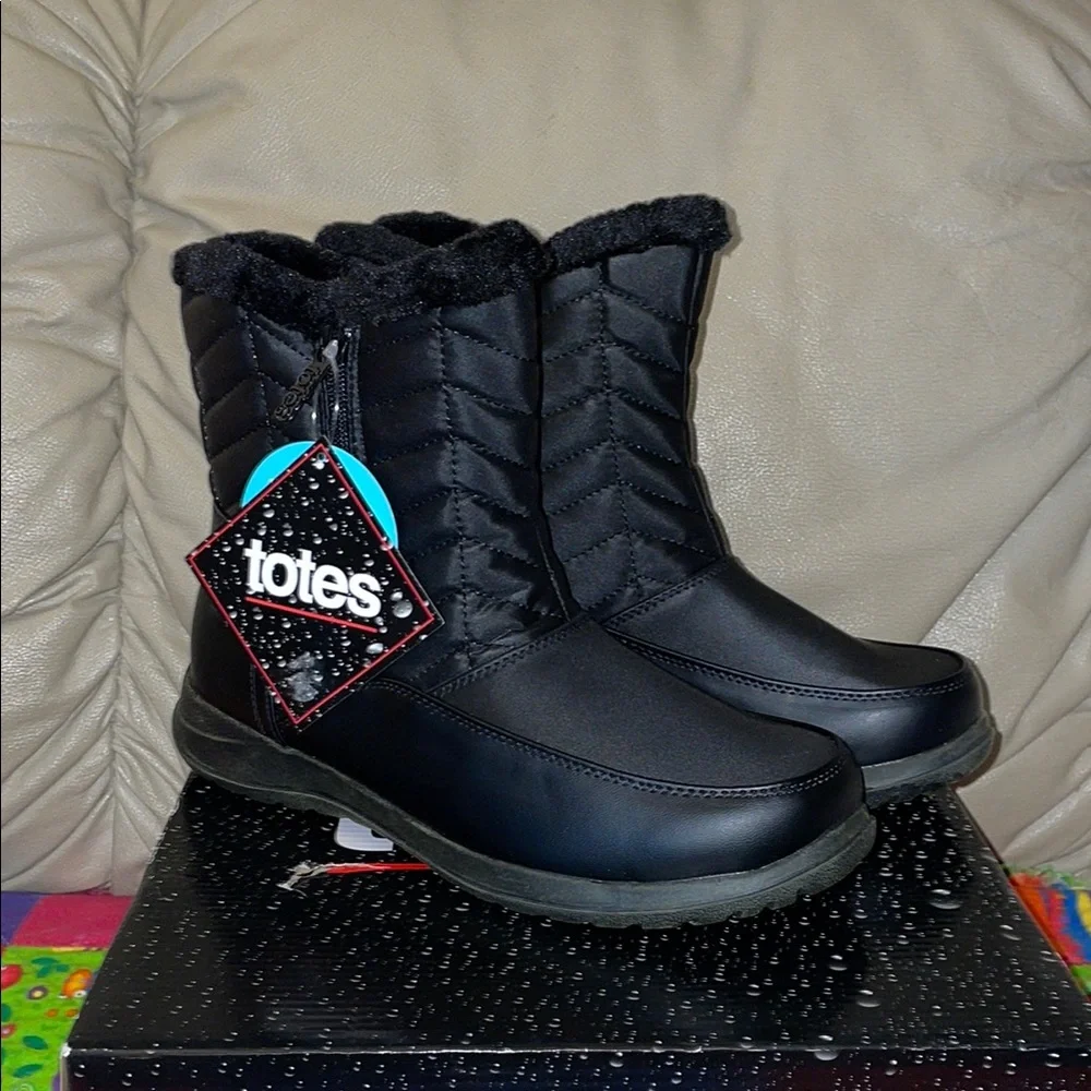 NIB Totes Jarablack Black Boots. Size 10M. - Picture 1 of 8